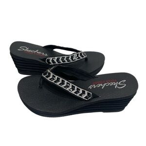 Sketchers Women’s Bohemian Arrow Flip Flops • black • size 10 • great condition